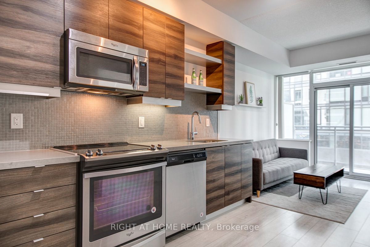 525 W Adelaide St 932