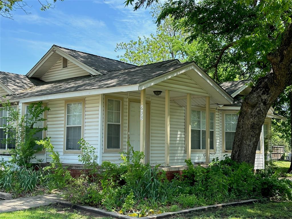 AVAILABLE IN JUNE 2026!!! Located just a couple blocks north of the University of Oklahoma. Short walk to Campus Corner, OU Football Stadium, or Main Street Norman! This home has a large covered front porch. This is a no-pets and non-smoking home. The security deposit is $2,800. The new lease will go through May 31st, 2027.