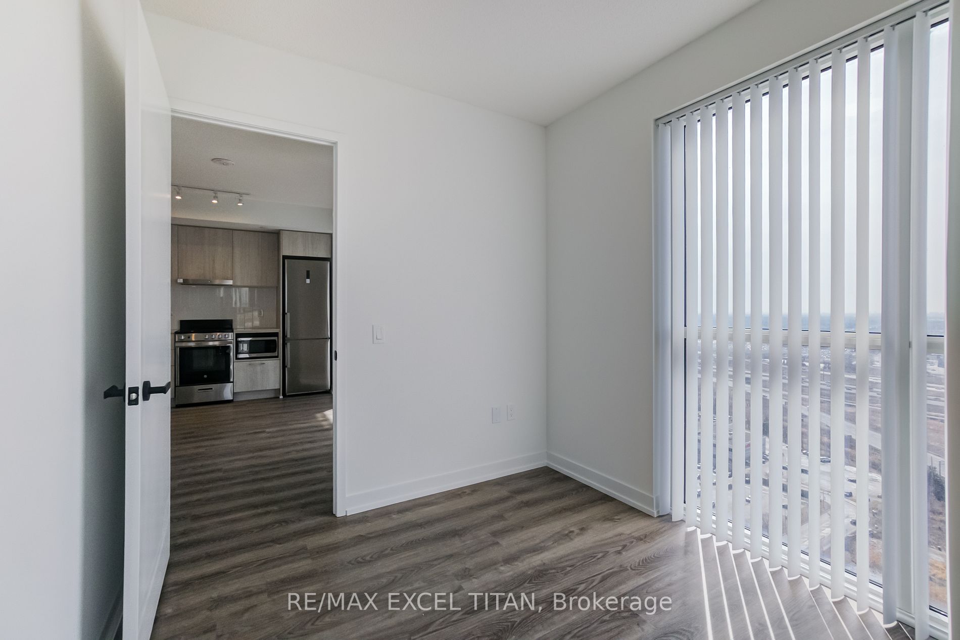 195 Commerce St 2911