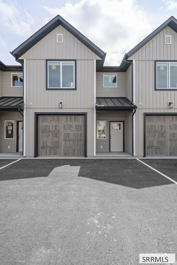 2698 Derrald Loop
