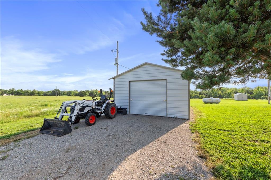 32241 NE Neosho Road