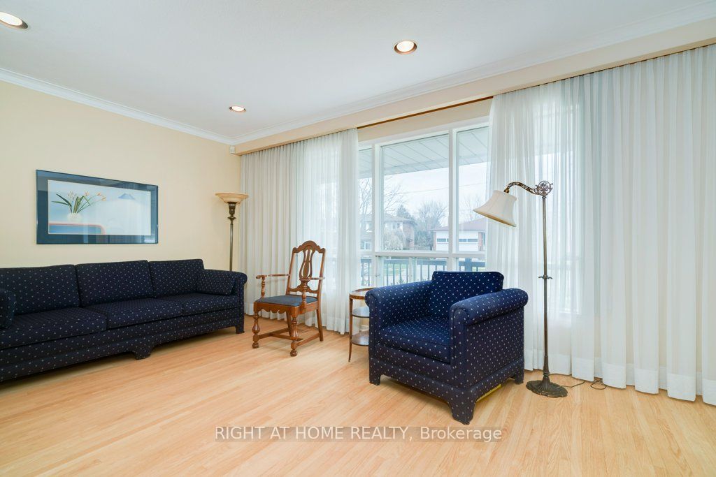 7 Sandbourne Cres