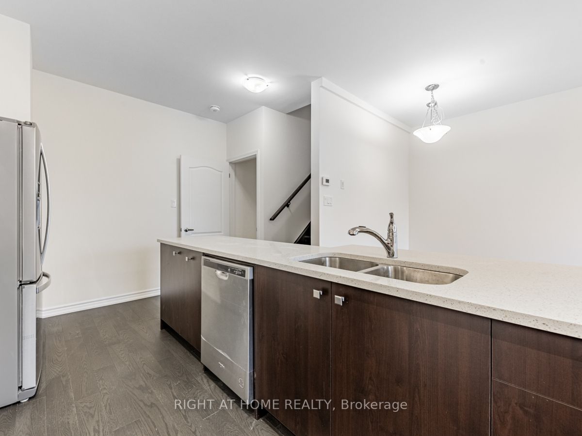 1972 Victoria Park Ave #21