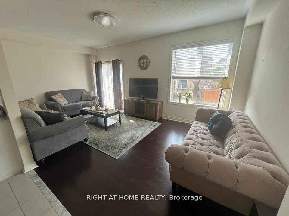 467 N Downes Jackson Hts