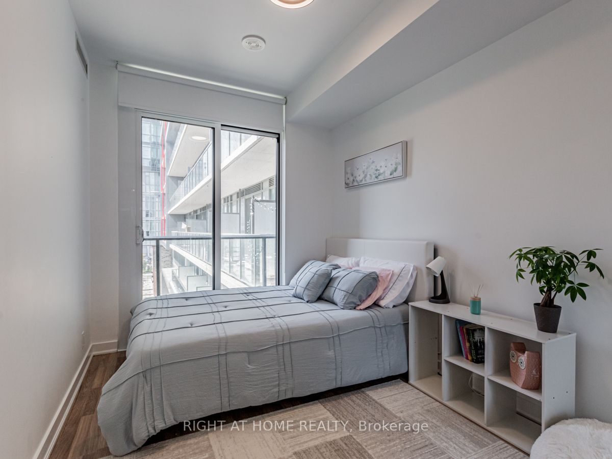 120 Parliament St 413