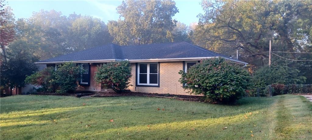 6832 NW Pleasant View Drive