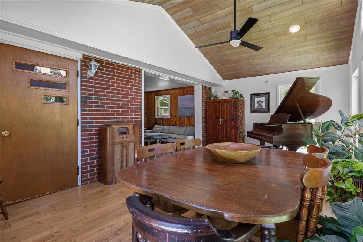 2440 Maple Grove Rd