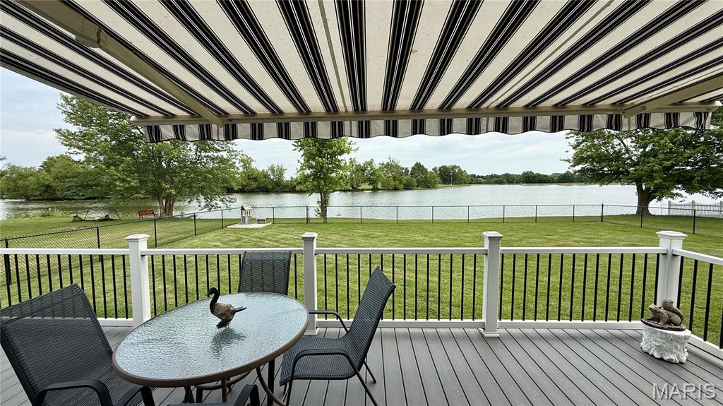 11214 W Lakeshore Drive
