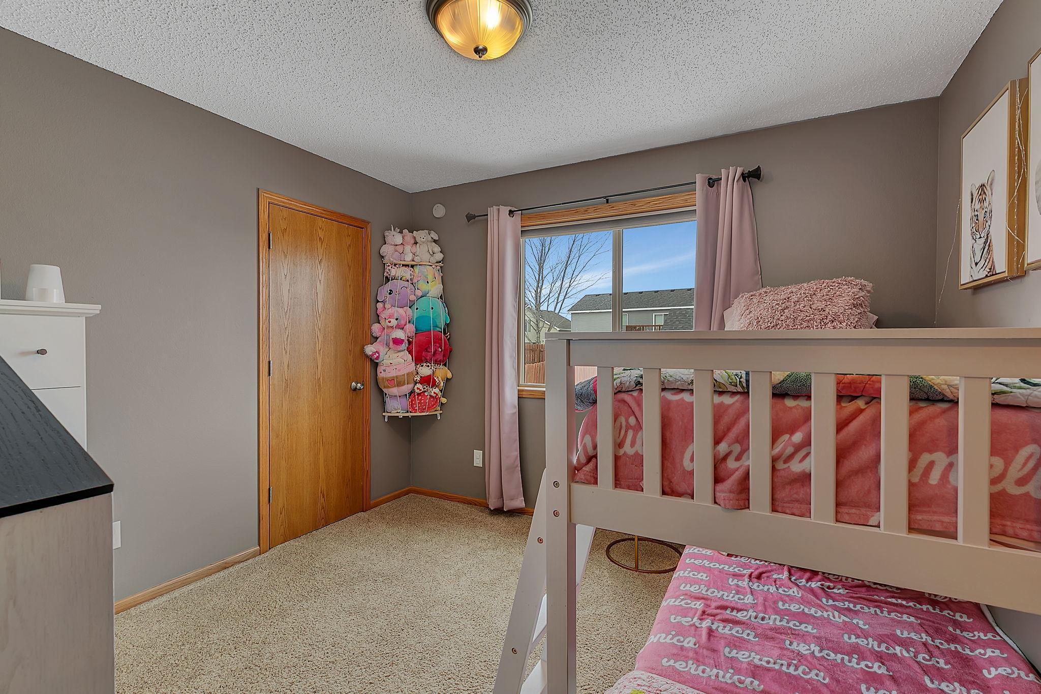 1525 Park View Lane NE