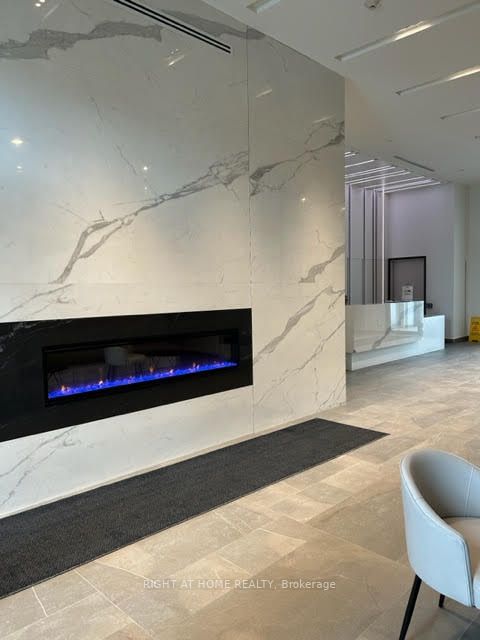 681 Yonge St 401