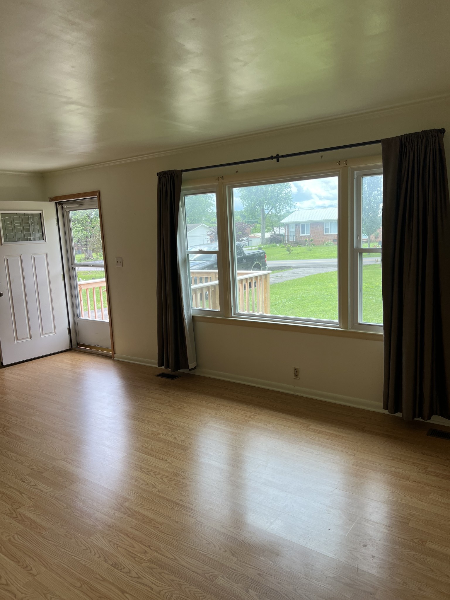 350 Lagoon Dr