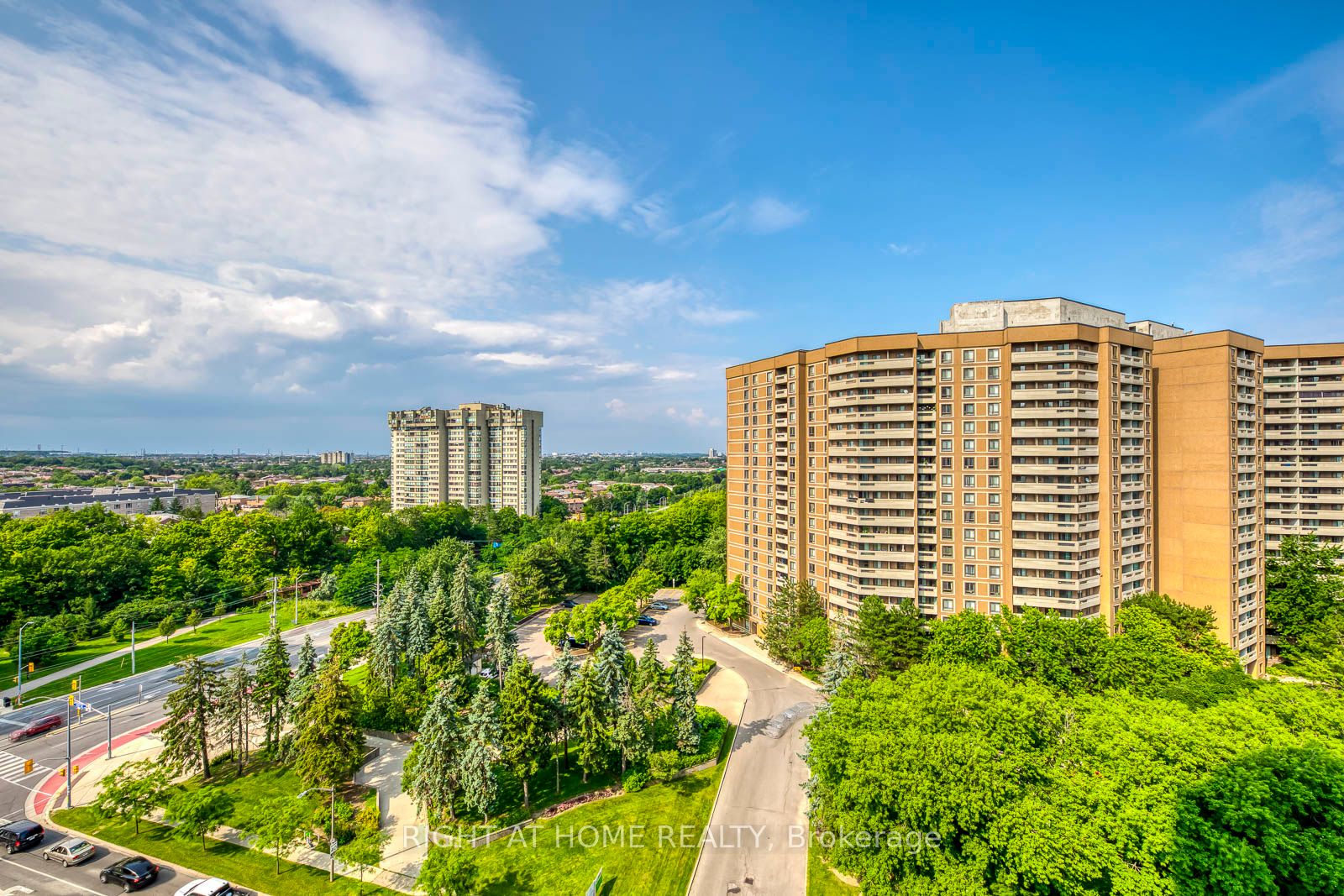 3700 Kaneff Cres 1412