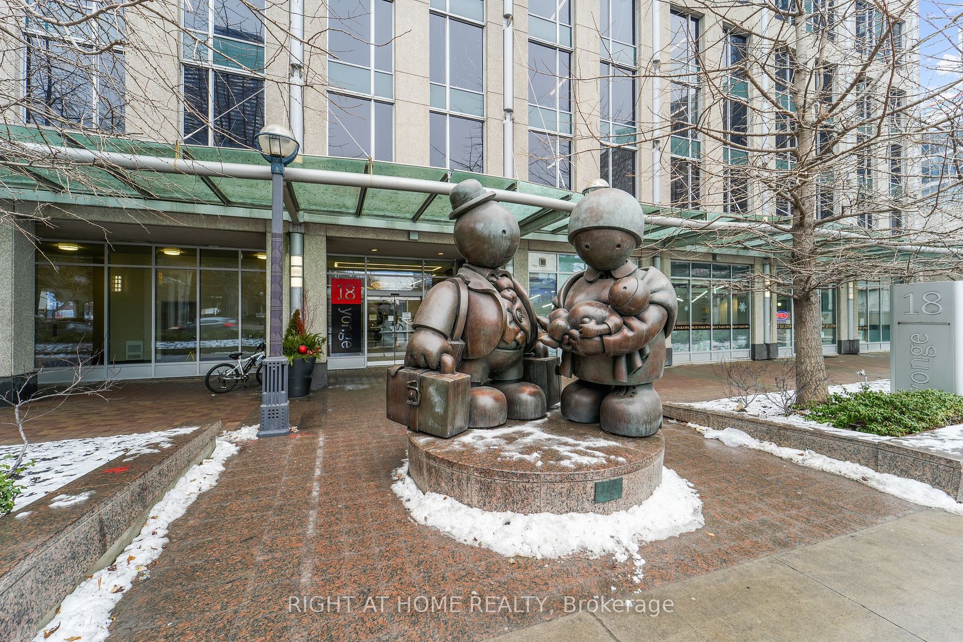 18 Yonge St 2315