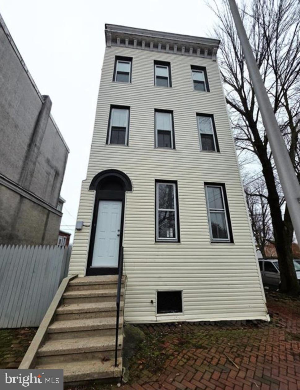 300 Pne St  