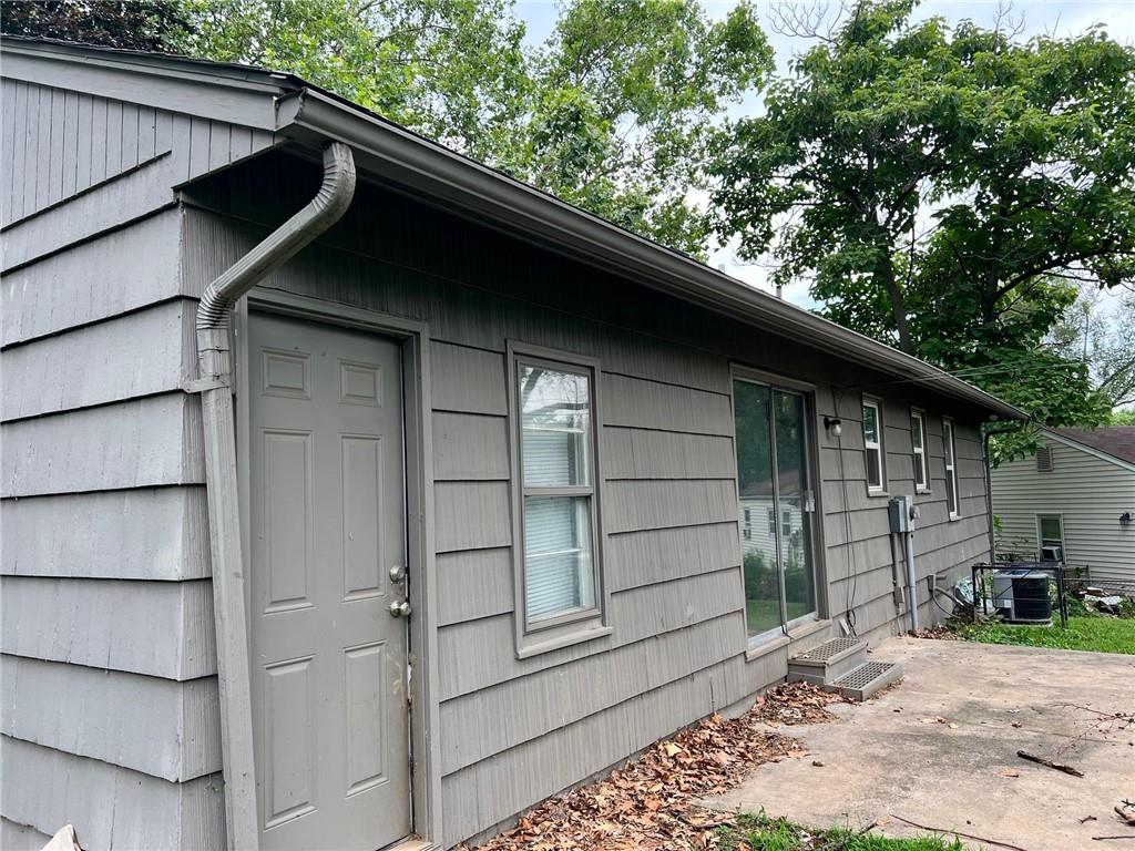 3407 S Claremont Avenue