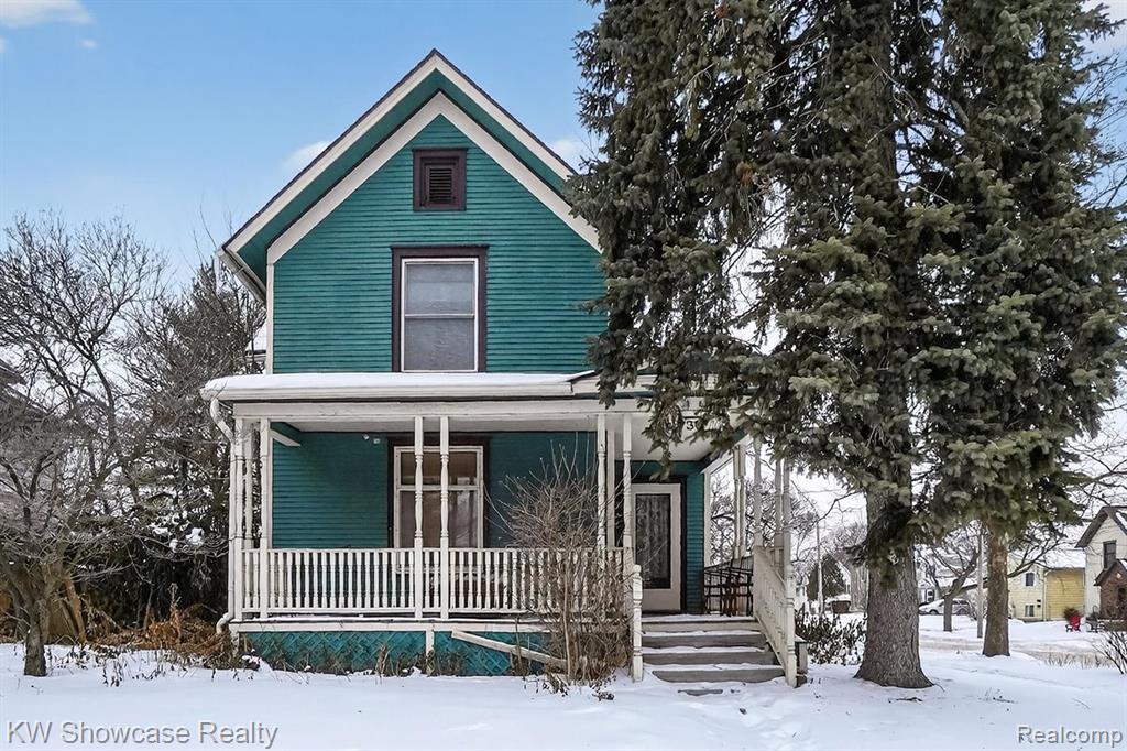 Walnut Street has a lot to offer. The architectural details are beautiful, there is plenty of living and dining space. This is a property that you need to see to appreciate. The main part of the house has 2 bedrooms, 1 full bath, family room, dining room, living room, kitchen and garage. The apartment/living space on the second level has a private entrance/access, 1 bedroom, kitchen, full bathroom and living room. It's hard to beat the location. Walnut is located 5 blocks from the Capital Building as well as walking distance to Adado Riverfront Park, Moores Park and Ferris Park. Within a mile, you can reach Potter Park Zoo, Old Town Lansing, the Lansing River Trail and the Capital Area District Libraries and cultural venues. *** Showings: Do not attempt to climb/access the exterior stairs leading up to the 2nd floor apartment as they need some maintenance/repair ***