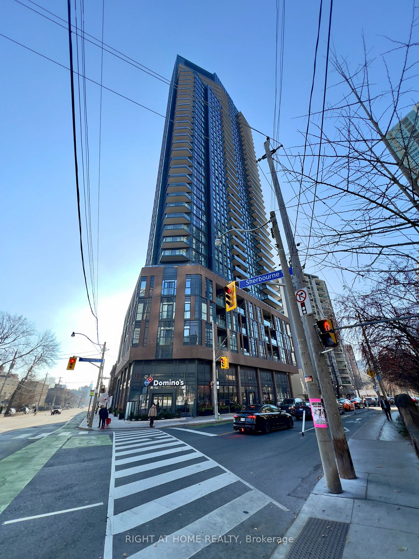 159 E Wellesley St 2404