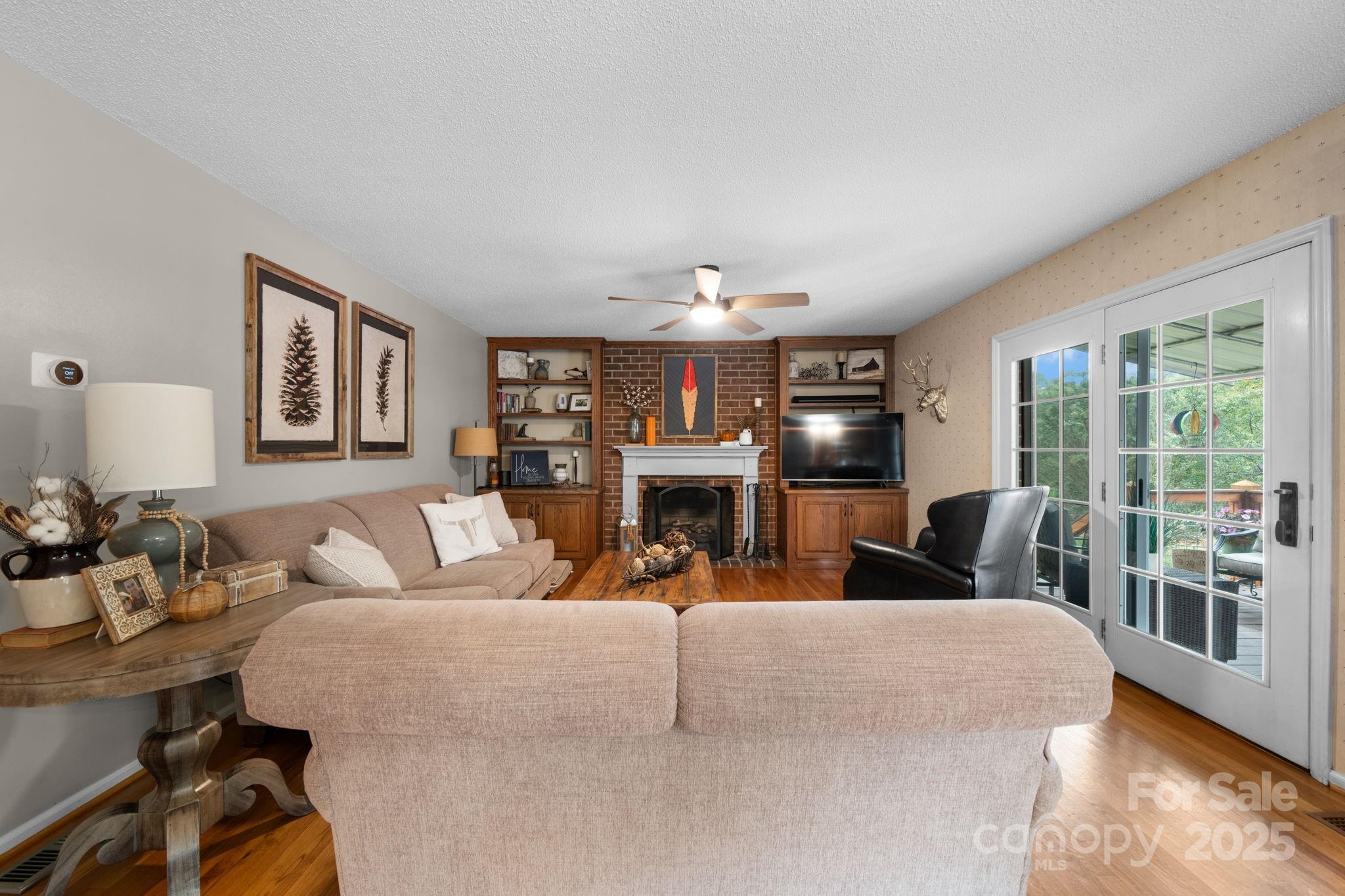302 Redwood Place