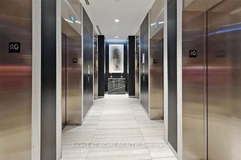8 E Eglinton Ave 2705
