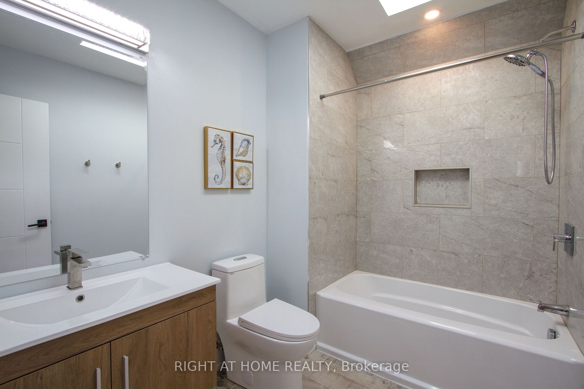 133 Roxborough Rd Main