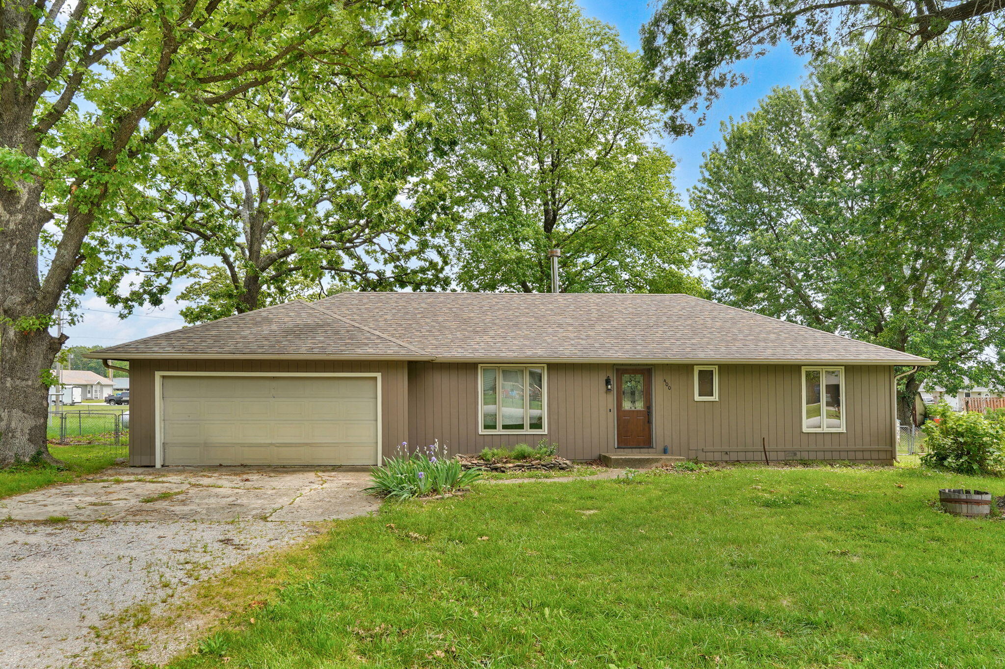 400 N Dogwood Street