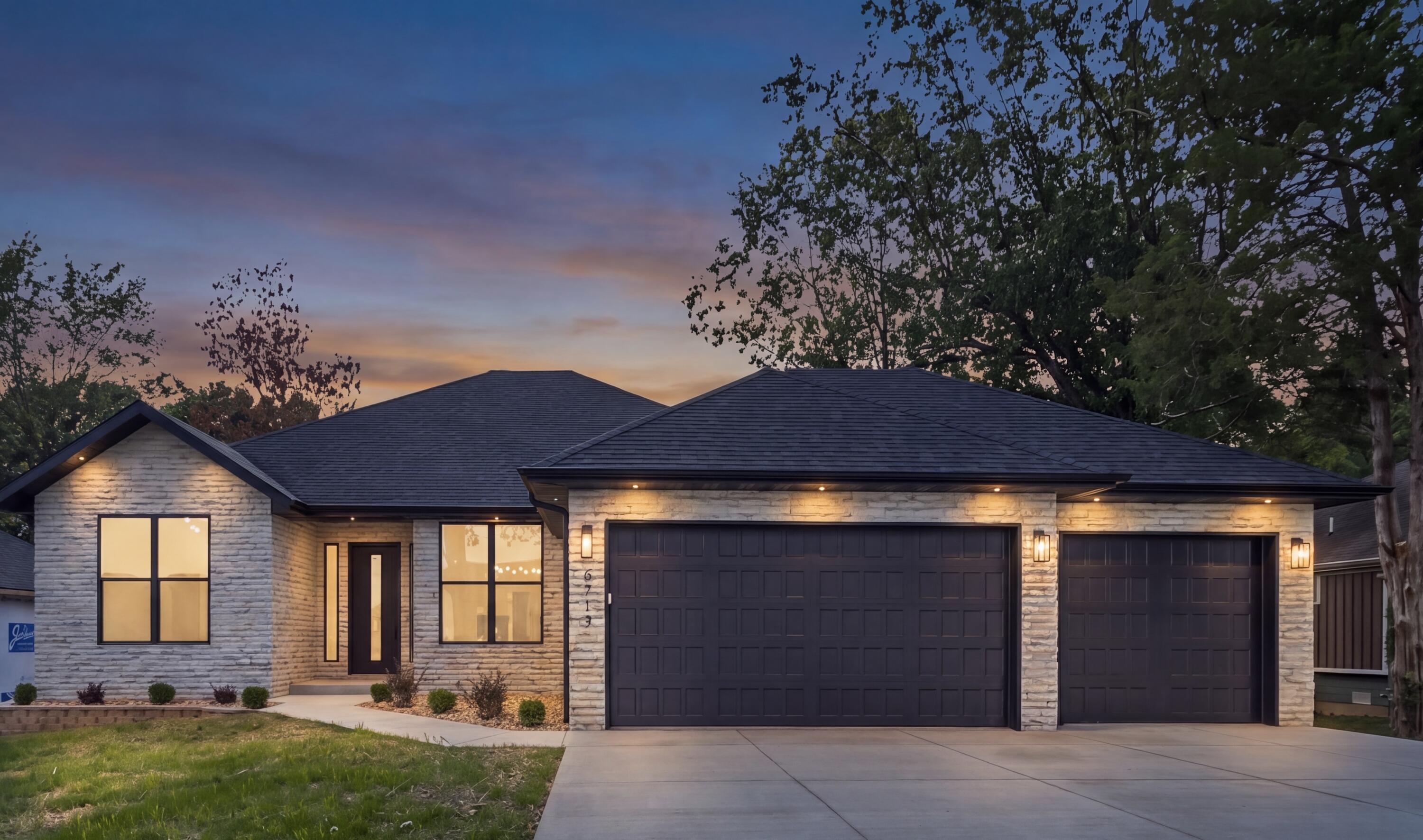 5713 S Cloverdale Lane