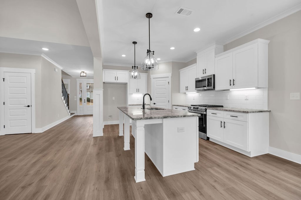 203 E Gunnery Court