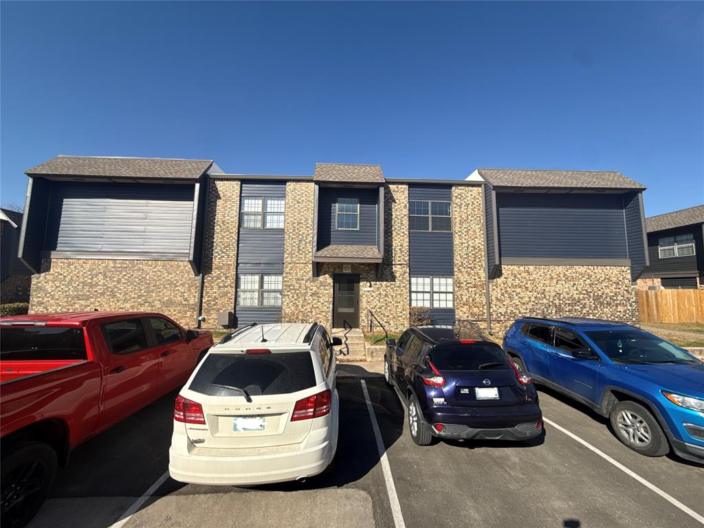 Welcome home to Cottonwood Ridge! This 2 bedroom 1.5 bathroom condo is tenant occupied. A great opportunity for investors, the unit is priced to sell and is available for as-is purchase only. Your renters will love this location, close to shopping, gas, restaurants and the University of Oklahoma campus. Water, trash, sewer, exterior maintenance, common areas, community pool are included in monthly HOA fees. More units are available from the same seller for those interested in growing their rental portfolio in this busy college town.