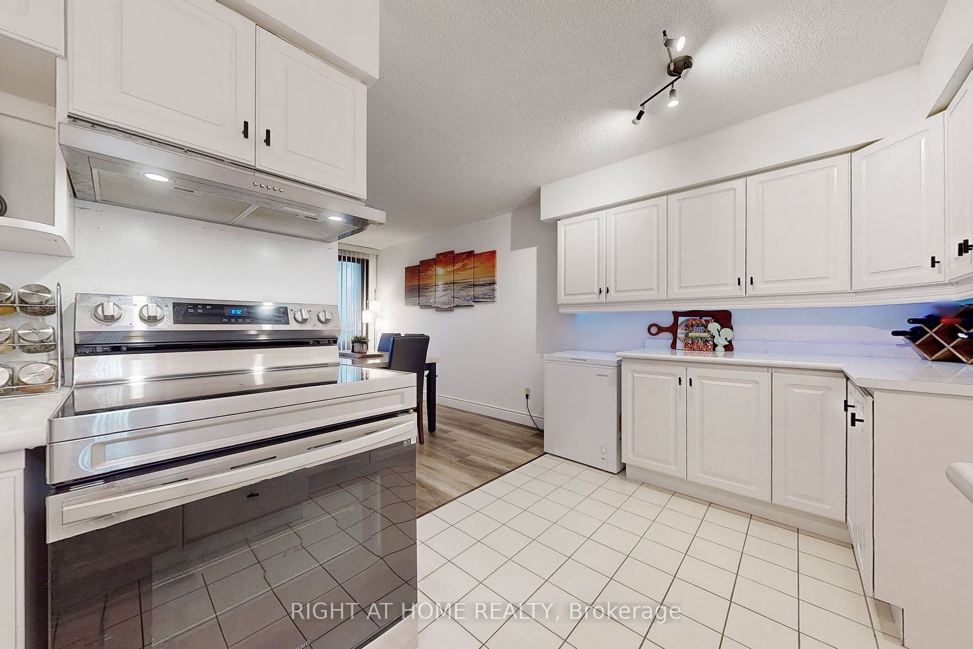 688 Preston Pkwy 403