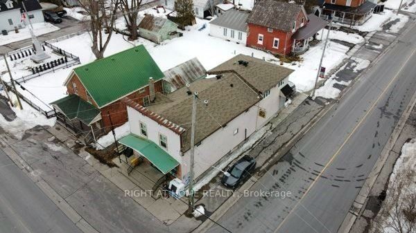 98 Main St
