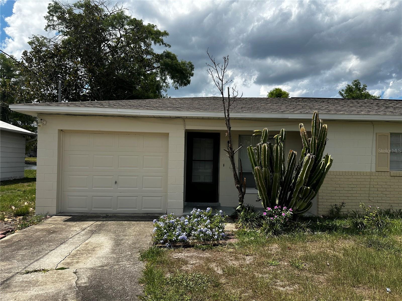 4616 N Goldenrod Road