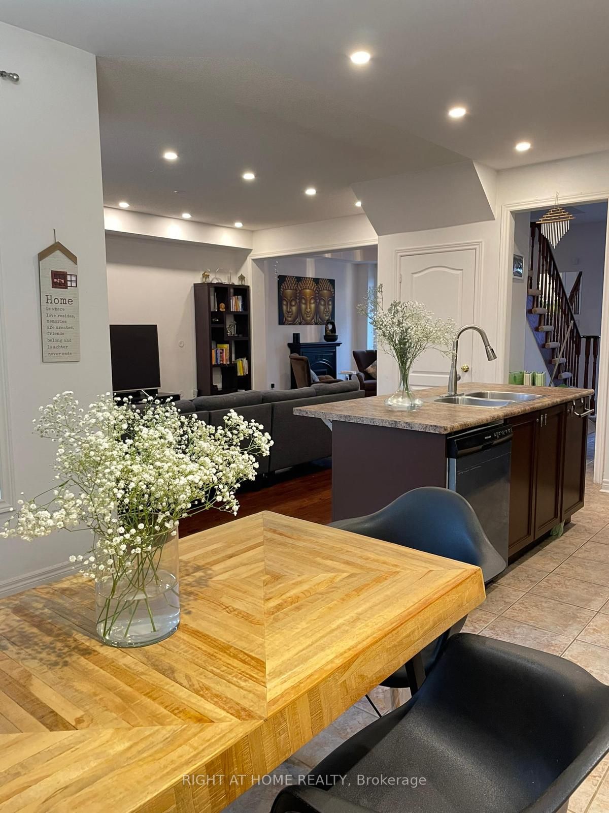 5537 Waterwind Cres