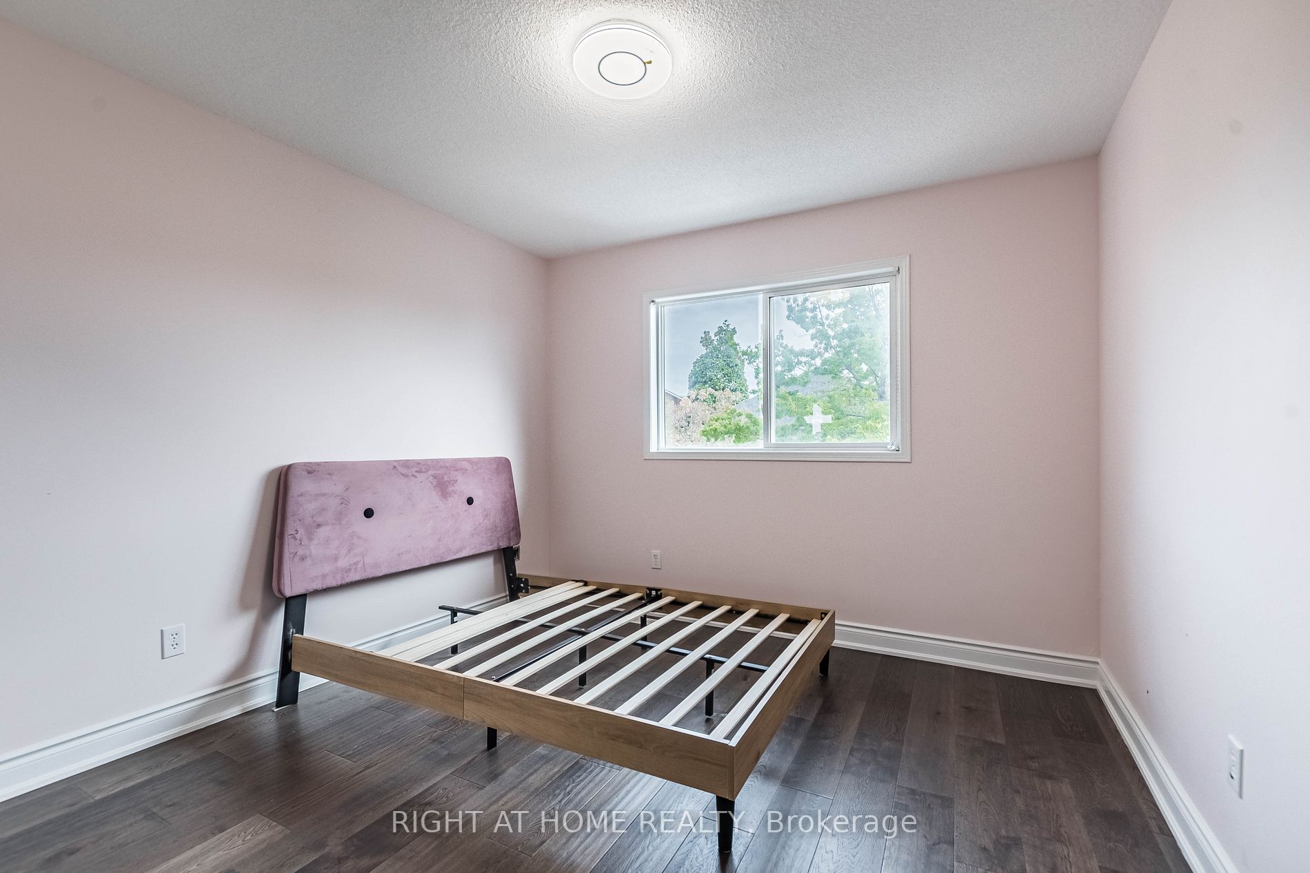 5579 Whitehorn Ave Upper