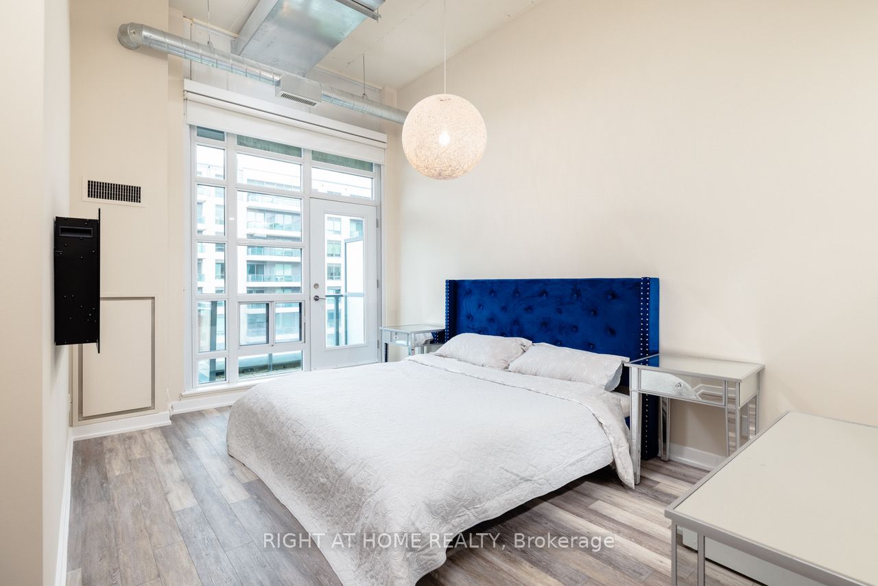 380 Macpherson Ave 306