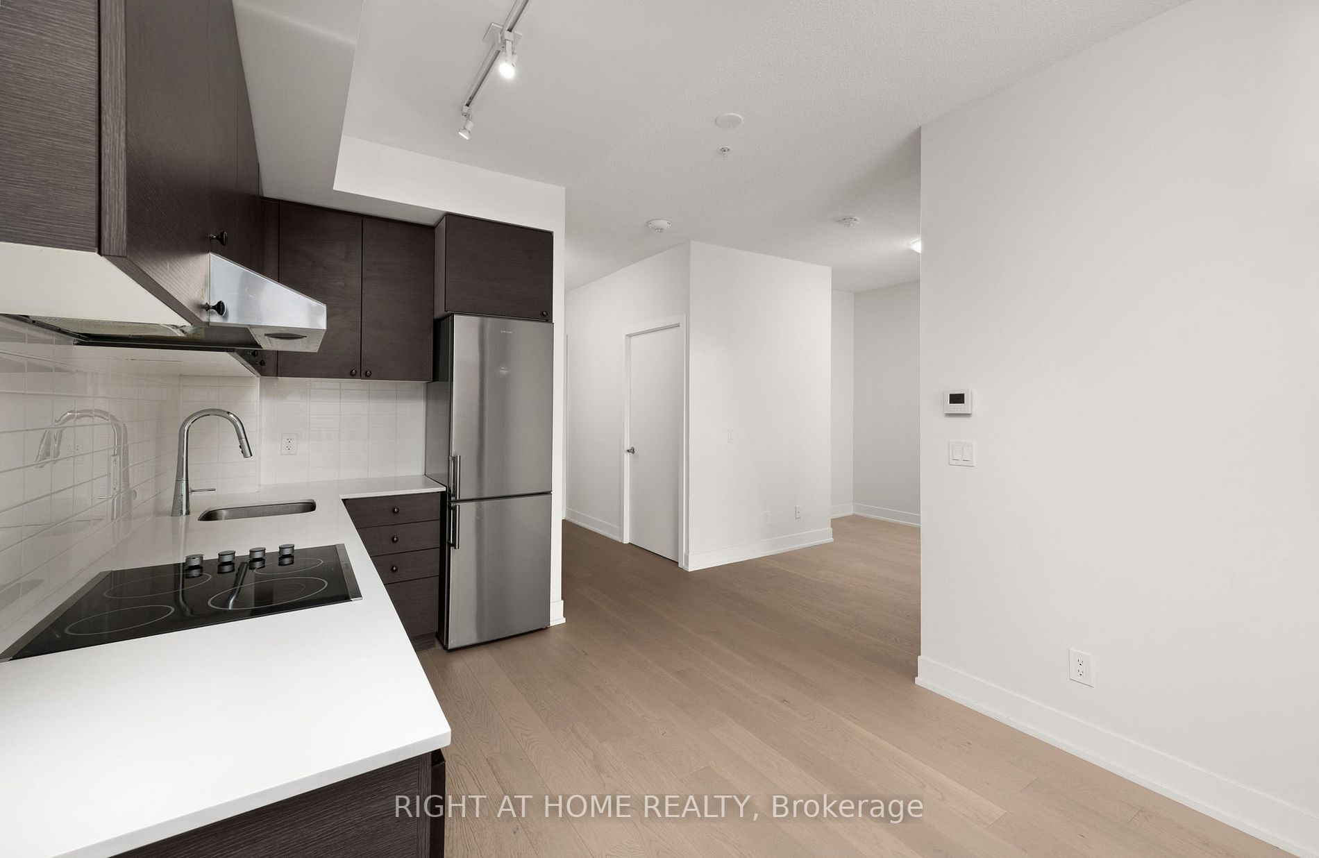 7 Kenaston Gdns 901