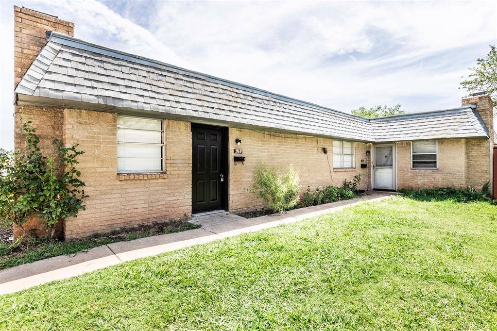 2 bedroom 1 bath home For Lease, Moore Schools. freshly painted and new flooring ,Close to Buck Thomas. Min 600 credit score, 1 year lease. Pet Policy:  owners approval and $250 upfront + $30/month per pet.* $55 application fee per adult and $99 Doc Prep Fee