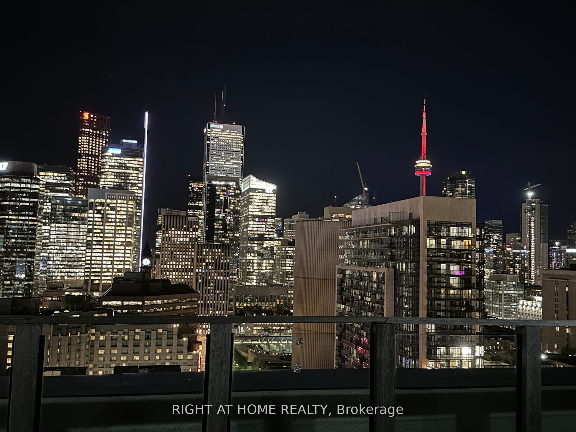 633 Bay St PH15