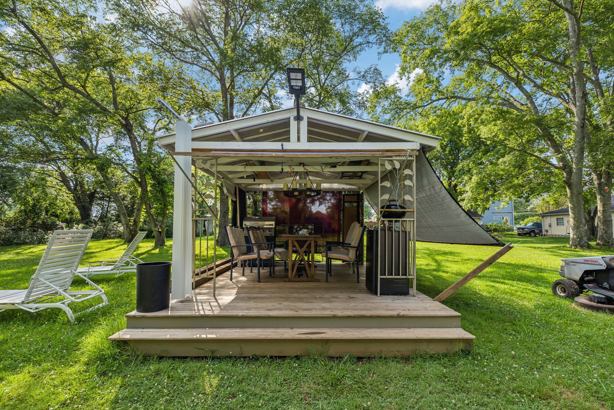 211 W Adams Ave
