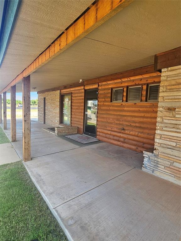 Prime commercial opportunity in a high-traffic area on SW 89th St. Excellent visibility and strong exposure with steady traffic flow. Conveniently located near major highway access, making it ideal for a variety of business uses. Buyer to verify zoning and all information.
