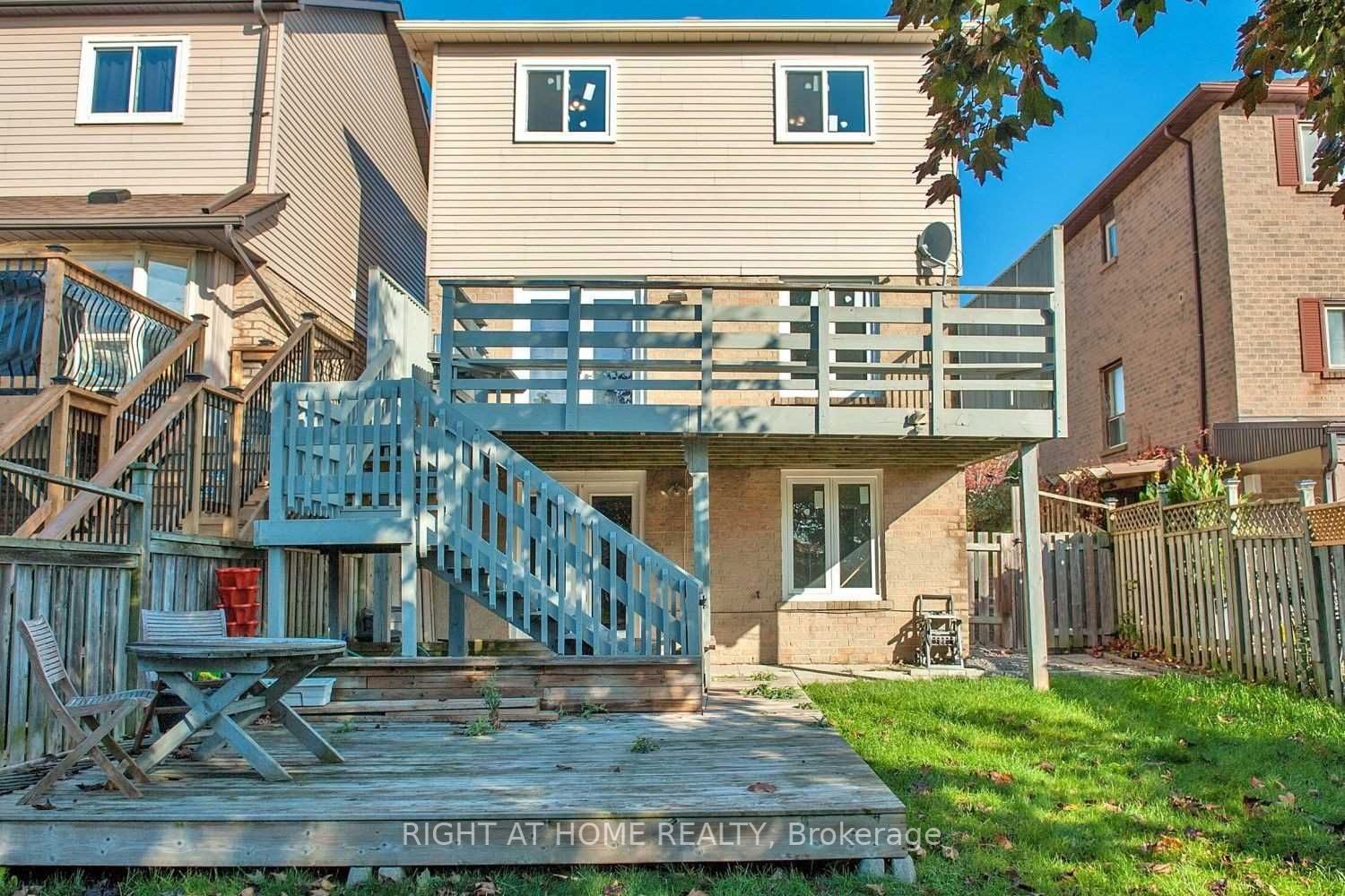 70 Fairmeadow Pl Upper