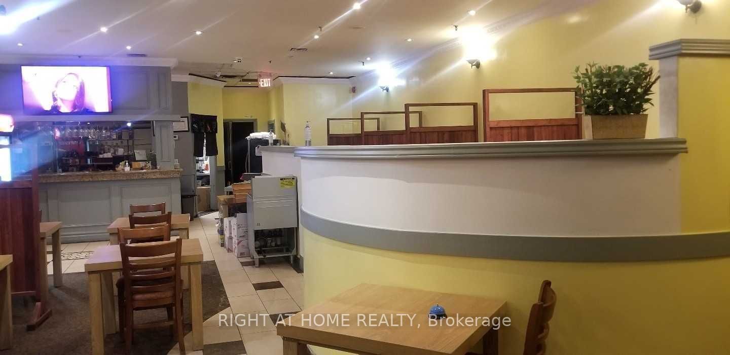 1170 W Burnhamthorpe Rd 15