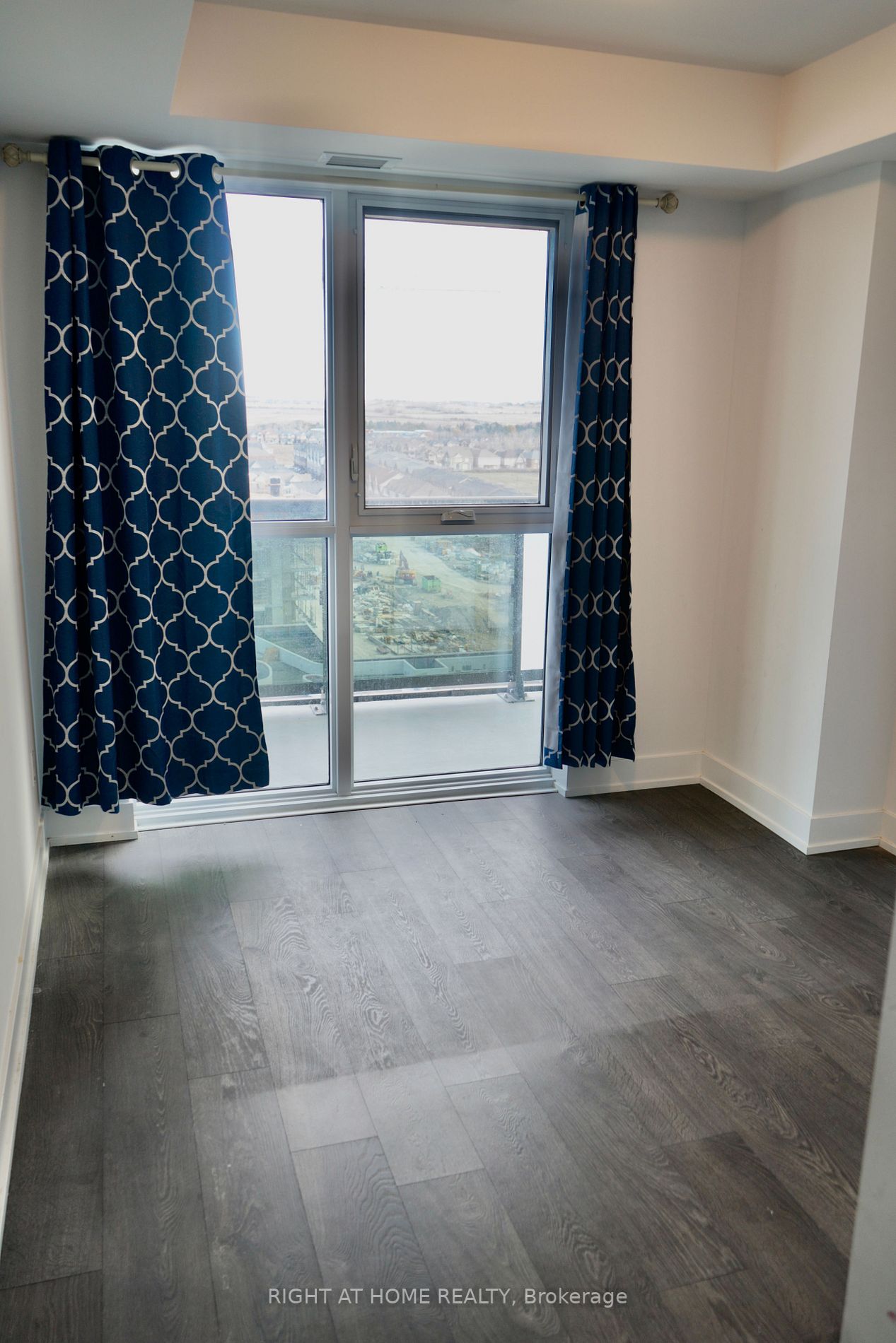 2550 Simcoe St 1109