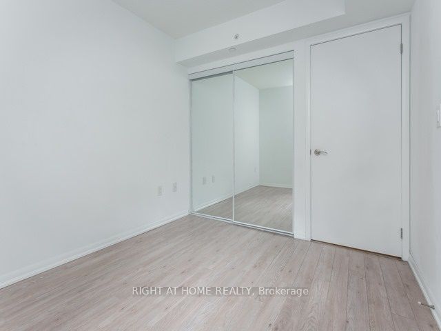 830 W Lawrence Ave 323