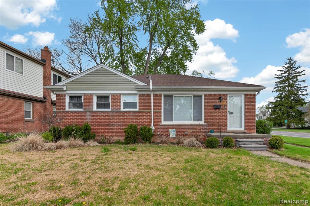Gorgeous 3-bedroom, 1.5-bath brick ranch in Royal Oak, fully remodeled and move-in ready. This beautifully updated home features a stunning kitchen with ceramic tile flooring, new shaker cabinets, granite countertops, and a ceramic tile backsplash. The full bath has been completely remodeled with ceramic tile finishes, while the refinished hardwood floors run throughout the main level. Finished basement offers additional living space with a convenient half bath, perfect for entertaining or a home office. Situated on a large corner lot with plenty of outdoor space to enjoy. Major updates include a new roof in 2025, windows in 2023, air conditioning in 2024, sump pump in 2025, and furnace in 2014. Ideally located just minutes from Clawson’s vibrant downtown area with shopping, dining, and entertainment. Don’t miss this turnkey home in a prime Royal Oak location. BATAVI.