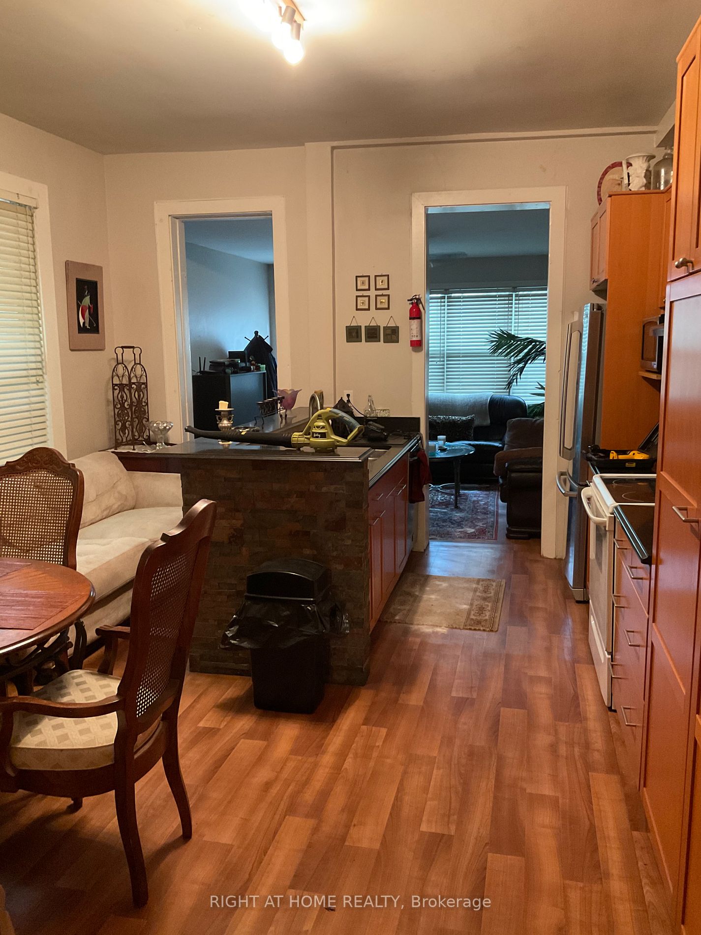 223 Beverley St Room A