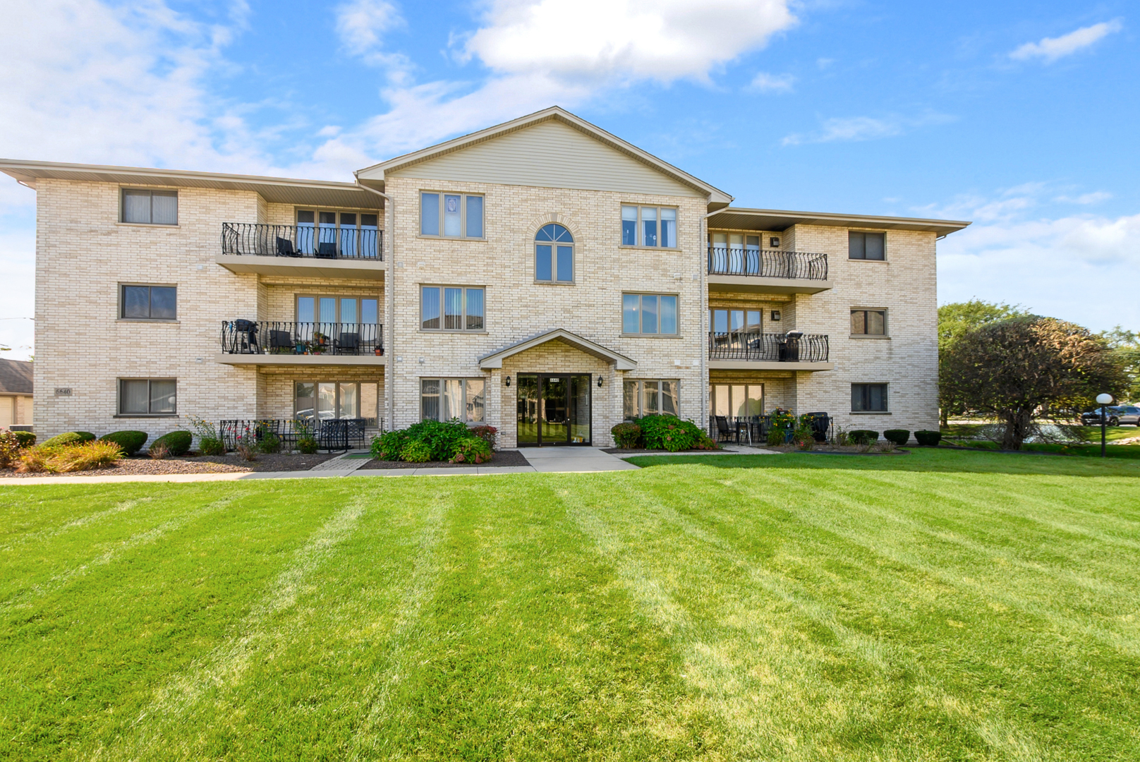 WOW...COME TAKE A LOOK AT THIS PERFECTLY-LOCATED 2 BEDROOM / 2 BATH CONDO OVERLOOKING THE SERENE COURTYARD ~ SECOND FLOOR UNIT FEATURES LARGE LIVING ROOM WITH GAS FIREPLACE ~ FORMAL DINING ROOM WITH NEW WOOD LAMINATE FLOORING ~ EAT-IN KITCHEN W/GRANITE COUNTERTOPS, BACKSPLASH, TABLE SPACE AND ALL APPLIANCES THAT LEADS TO BALCONY~ PRIMARY BEDROOM FEATURES PRIVATE BATH ~ IN-UNIT LAUNDRY/UTILITY ROOM ~ ALL THIS PLUS A 1-CAR GARAGE AND ALL OF THE MAJOR MECHANICALS HAVE BEEN REPLACED FOR THE NEW OWNERS PEACE OF MIND (FURNACE & AC 2022, WATER HEATER 2022, BEDROOM & KITCHEN WINDOWS 2025, W/D 2021, ROOF REPLACED BY HOA APPROX 10 YEARS, DR FLOOR 1 YR) CLOSE TO EVERYTHING ...TRAIN, HIGHWAY, SHOPPING, RESTAURANTS