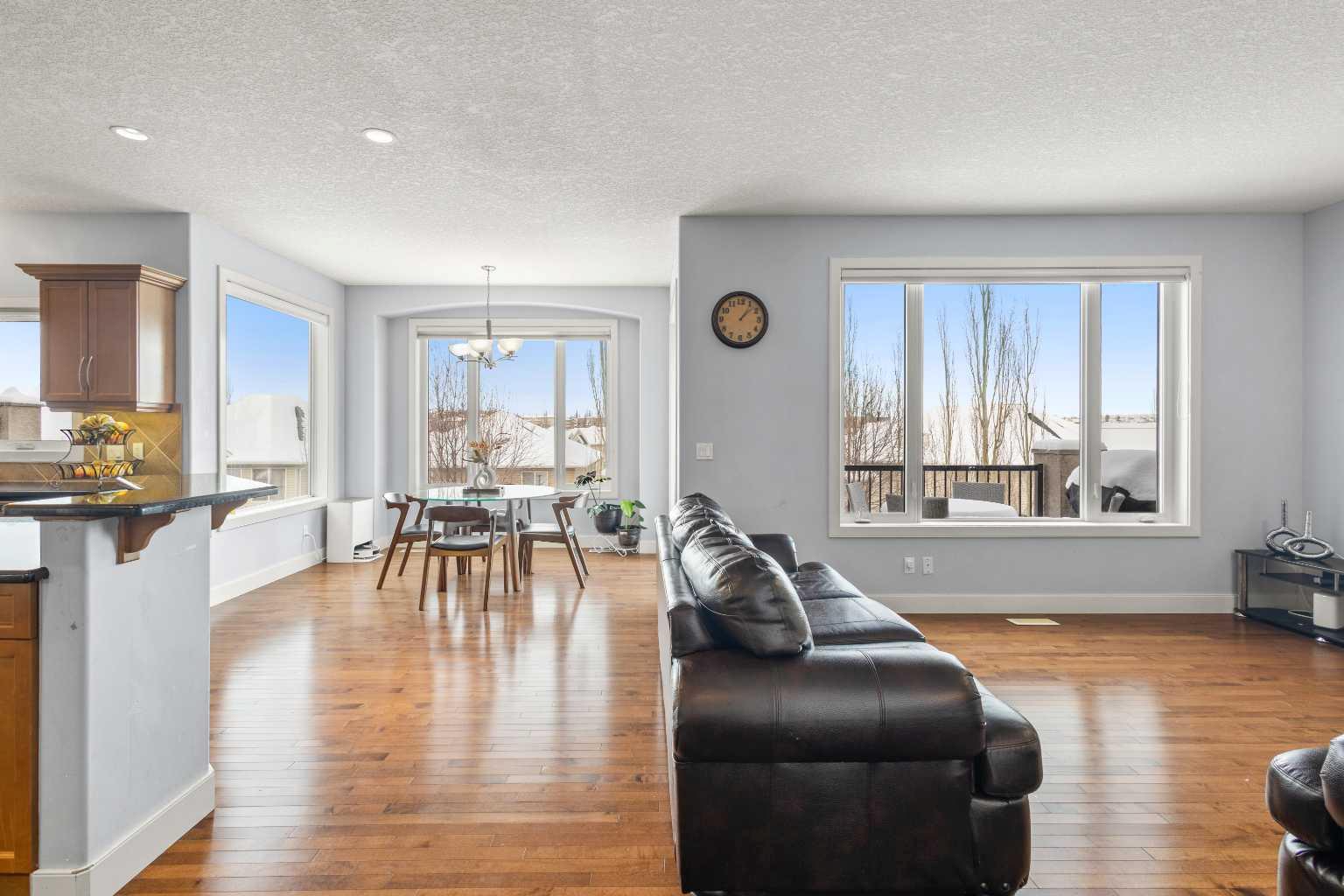 86 Royal Ridge Mount NW