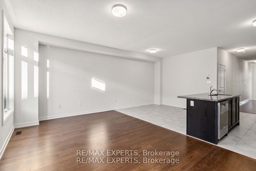 33 Kinloss St