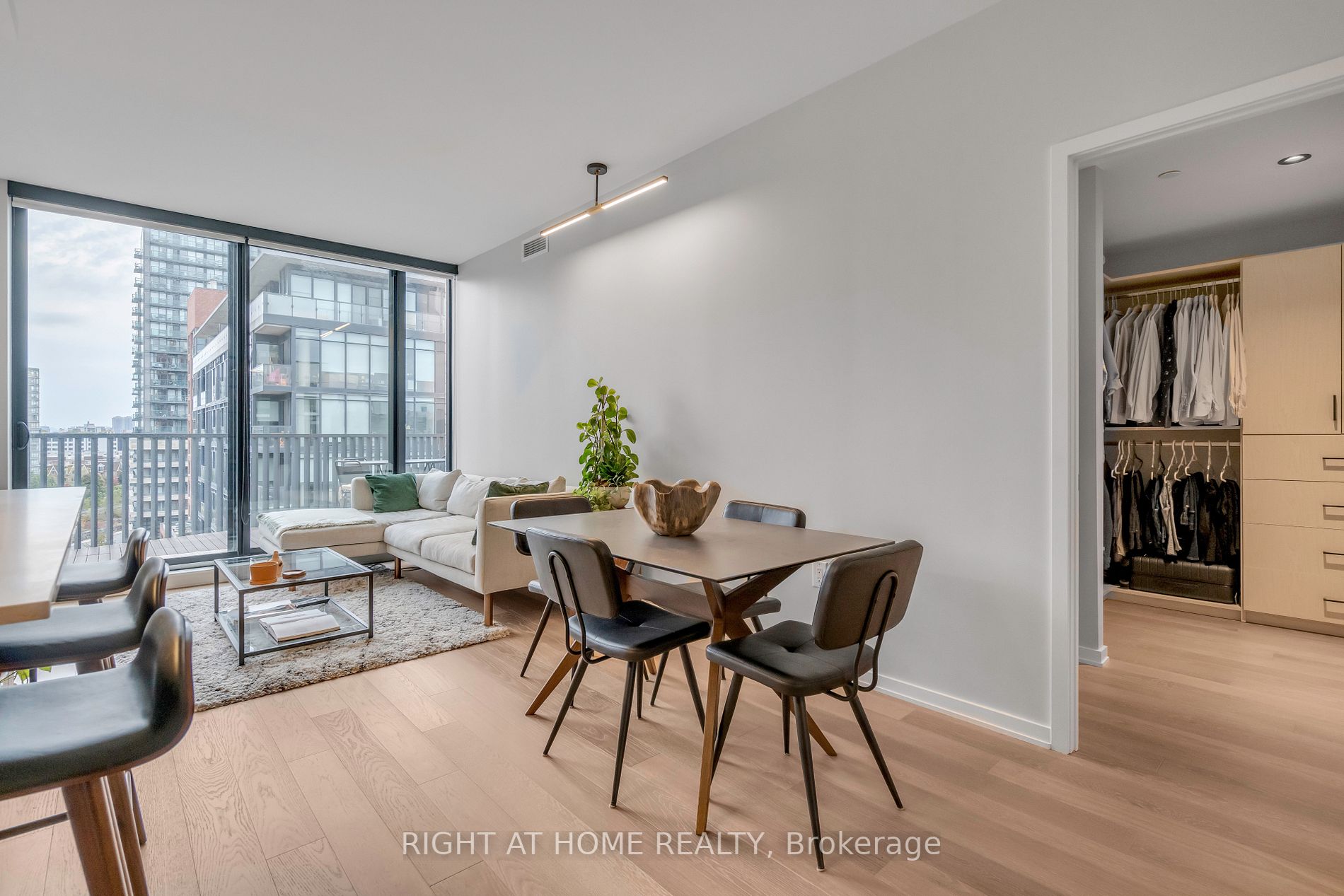 41 Dovercourt Rd 906