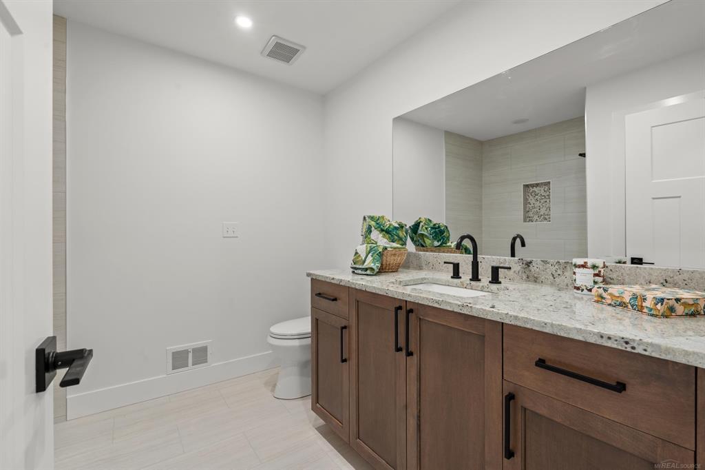 7533 Roberta Lane